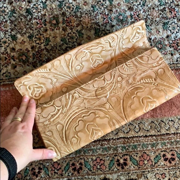 Adrienne Vittadini Envelope leather clutch - Picture 3 of 5